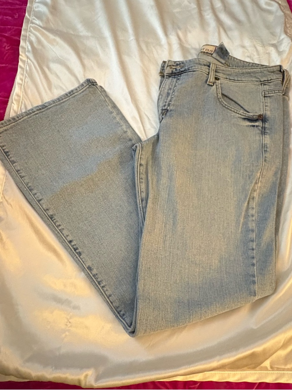 Y2K Levi's 518 Super Low Bootcut.
